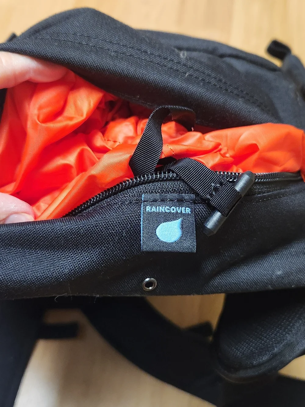 OSPREY Metron 24 Backpack in Black